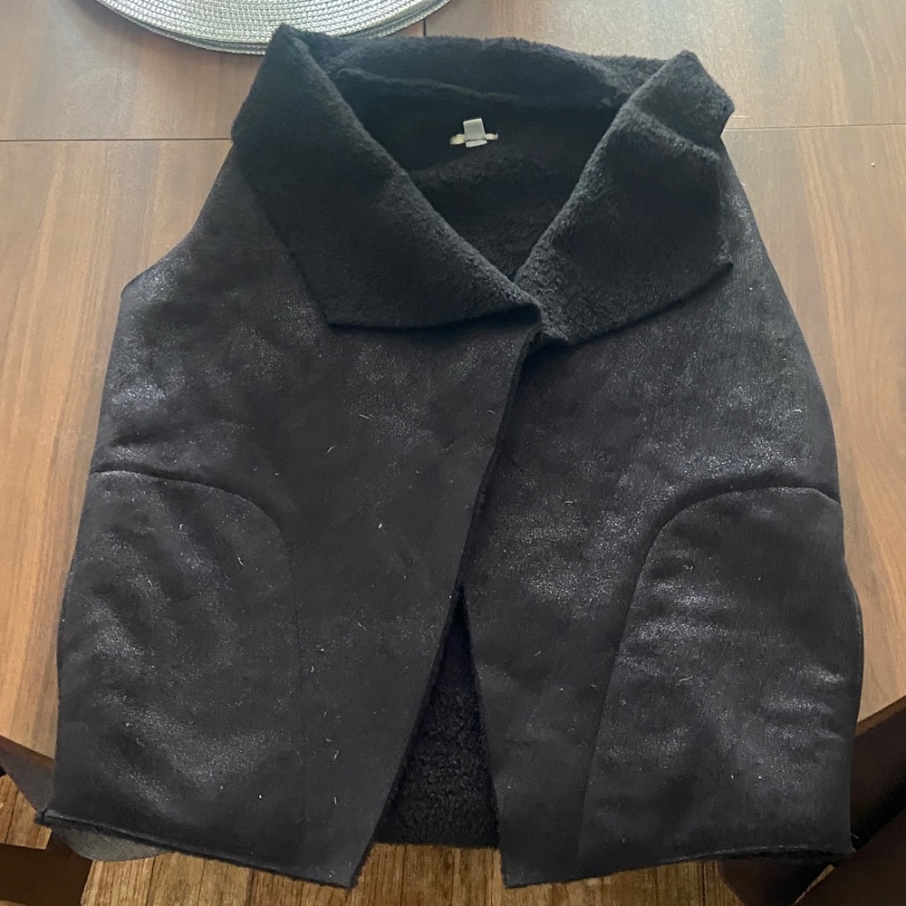 Ecote Women's Faux Fur Black Vest